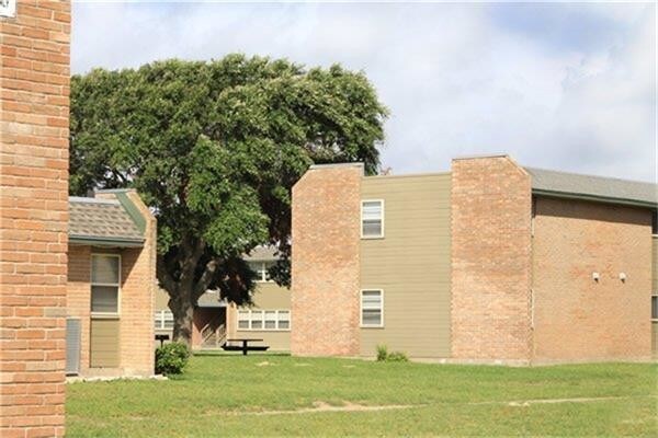 Primary Photo - 711 Glenoak Dr