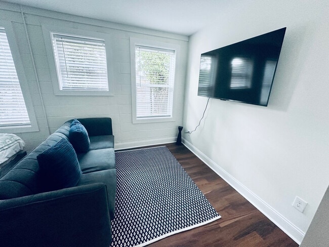 Building Photo - 31 David St