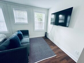 Building Photo - 31 David St