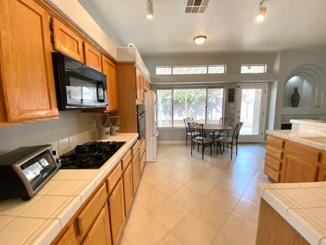 Building Photo - Perfect single-family house