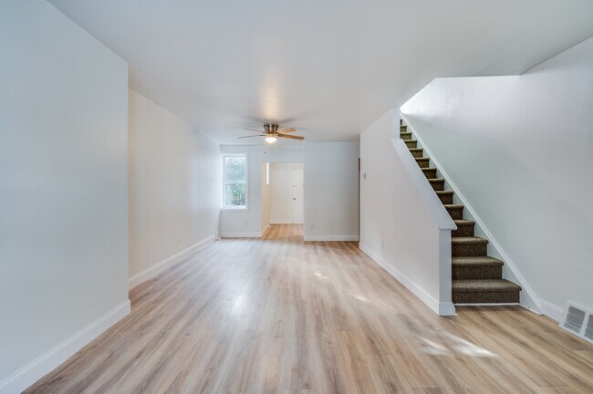 Entrance - 12 N Lindenwood St