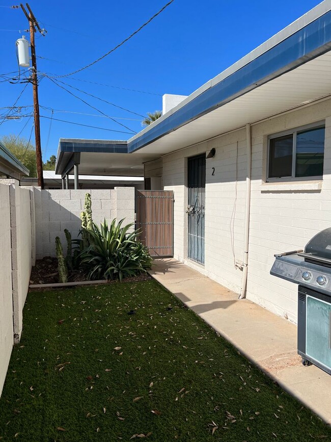 Building Photo - Arcadia-Biltmore area apartment