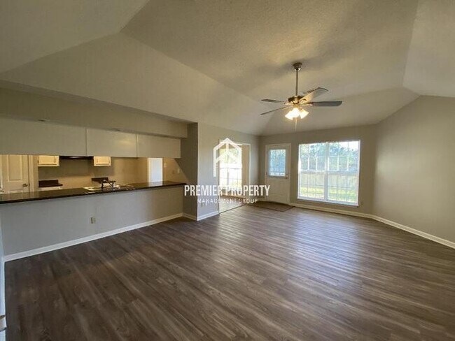 Foto del edificio - 6024 Chadwell Rd