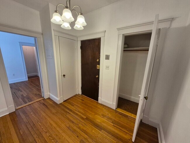 Building Photo - 451 Park Dr