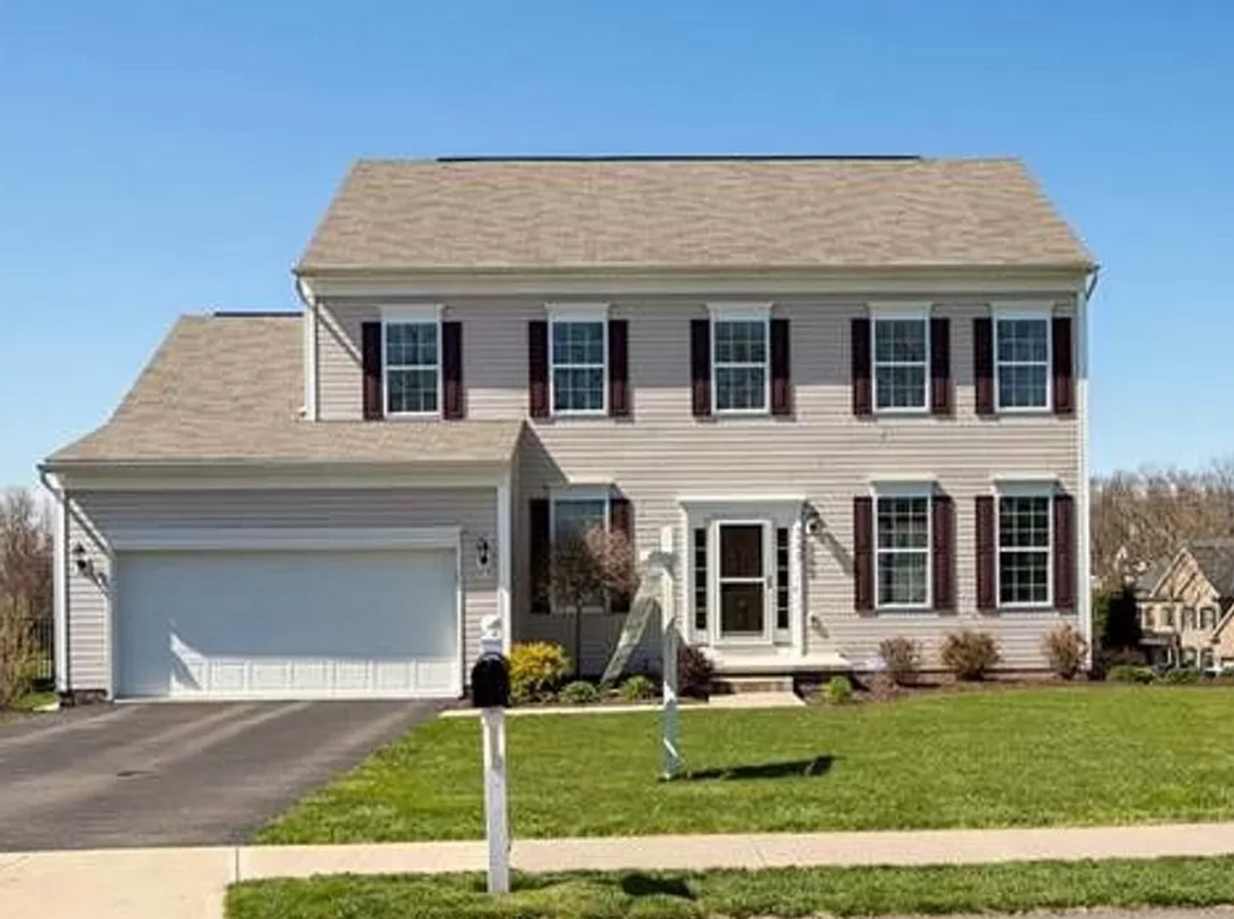 Foto principal - North Fayette - 4 Bedroom, 3 Bath Luxury H...
