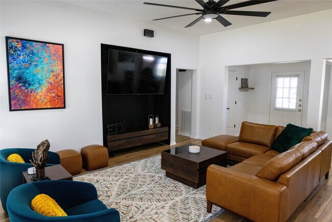 Foto del edificio - 17023 Lexington Dr