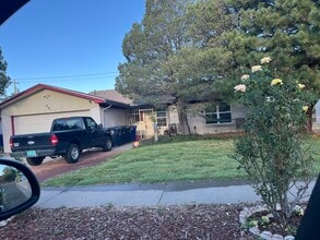 Building Photo - 841 Marie Park Dr NE