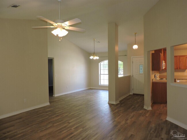 Foto del edificio - 551 Riola Pl