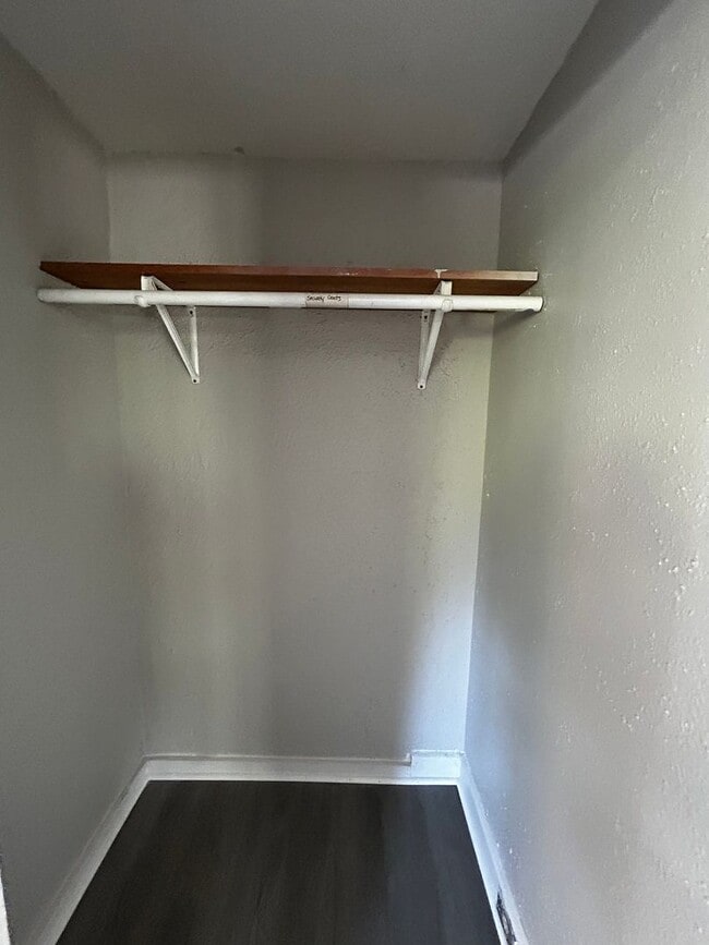 Building Photo - Recently Renovated 2 Bed, 1 Bath Home!