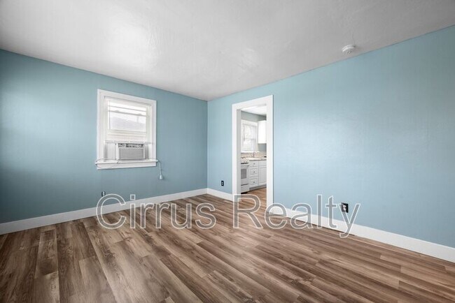 Building Photo - 1413 Wilcox Ave