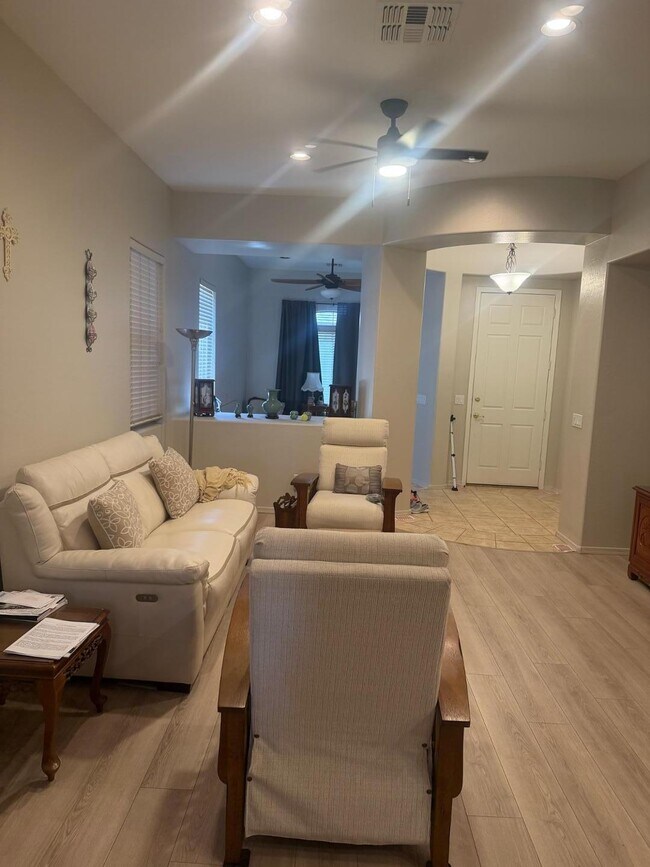 Building Photo - 1864 W Olive Way