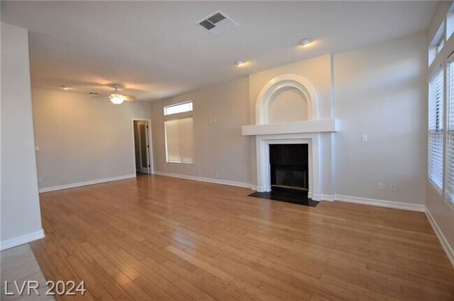 Foto del edificio - 2111 Fountain Springs Dr