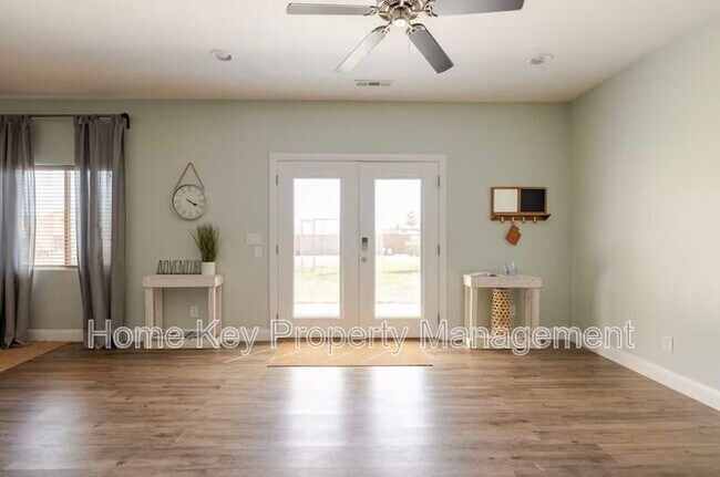 Building Photo - 1593 E Scenic Sunrise Dr