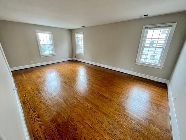 Building Photo - Apartment for rent by the Beach!