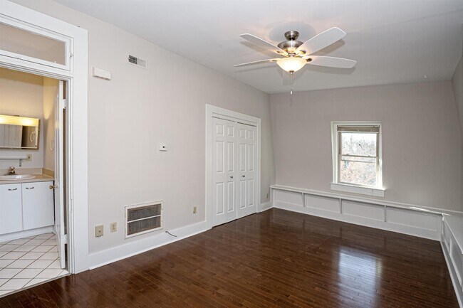 Building Photo - 2110 Kemper Ln