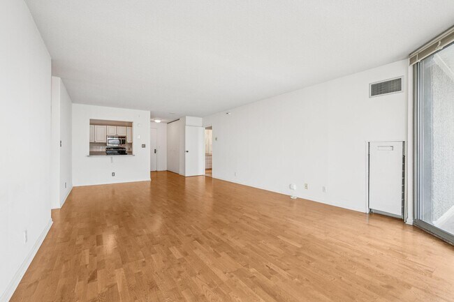 Foto del edificio - 1660 N Prospect Ave