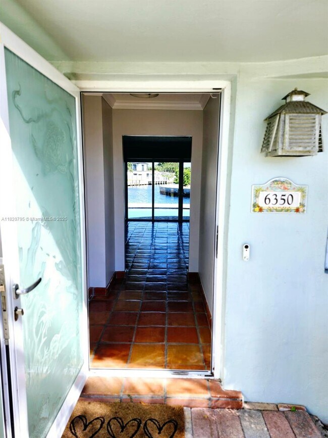 Foto del edificio - 6350 NE 19th Ter