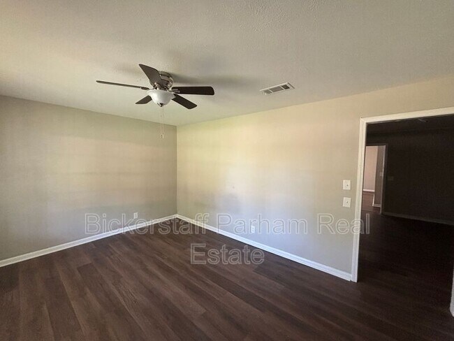 Foto del edificio - 403 Raintree St