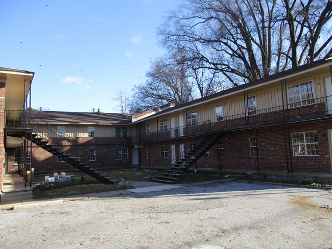 Building Photo - Oakwood Apartments