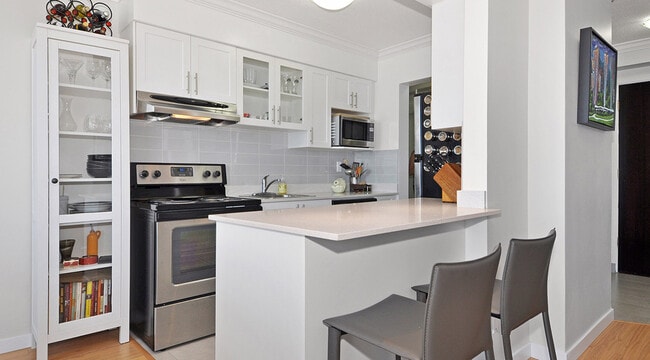 Building Photo - Seaside Plaza