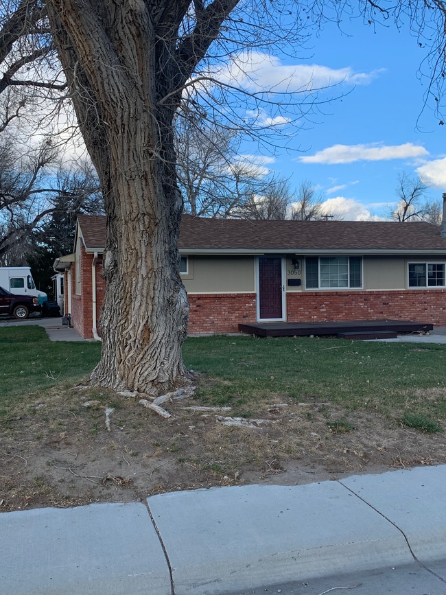 Building Photo - 3050 Desmet Dr