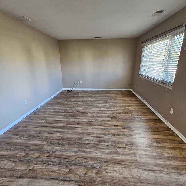 Foto del edificio - Nice 2 Bedroom Duplex on Quite Court in Fr...
