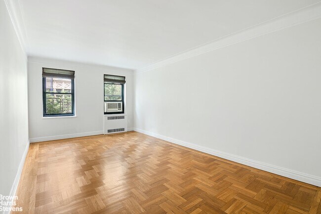Building Photo - 155 W 71st St