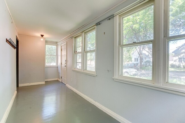 Building Photo - 437 Fry St
