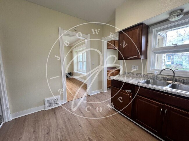 Foto del edificio - Charming 3-Bedroom Home in Toledo with Spa...