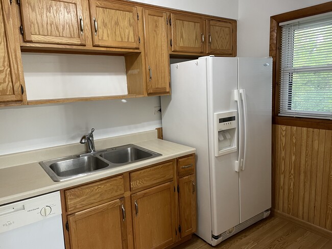 Building Photo - 2610 Oakton St