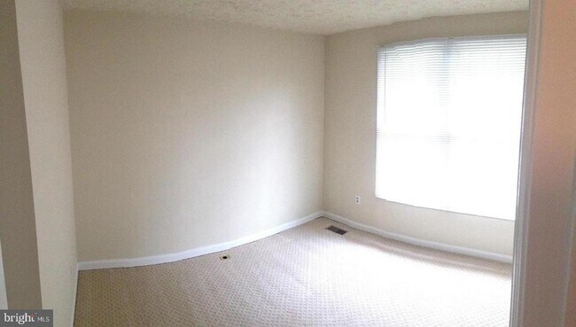 Building Photo - 6312 Lightburn Ct