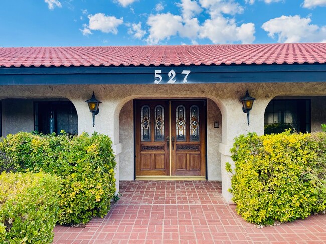 Foto del edificio - 527 Westlake Dr