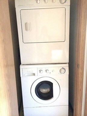 Foto del edificio - Great Sunny upstairs 2bed with washer&dryer