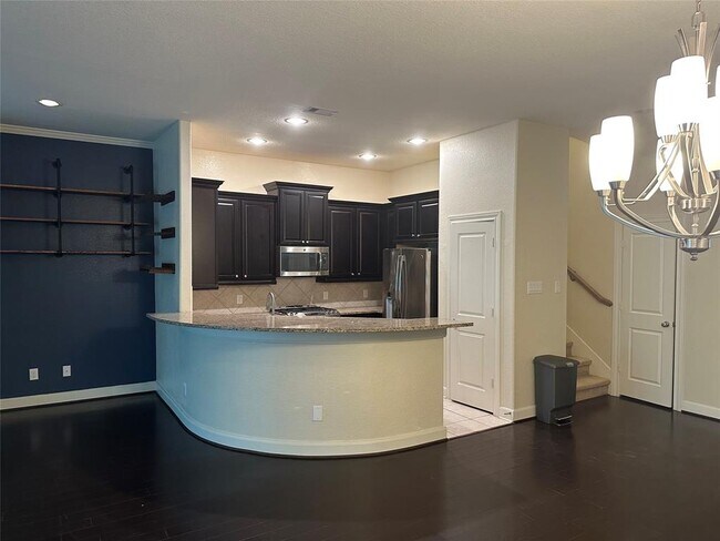 Building Photo - 5151 Oasis Park Ln