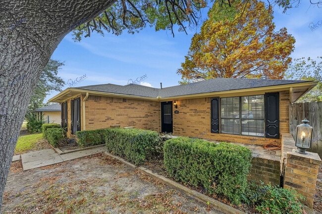 Building Photo - 709 Villa Ridge Dr