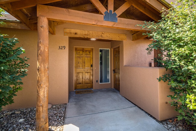 Building Photo - 329 E Pueblo Ct