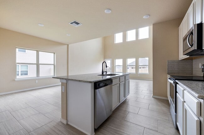 Building Photo - Beautiful Open Floorplan!!!