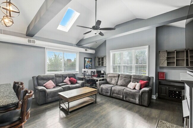 Foto del edificio - 749 S Claremont Ave