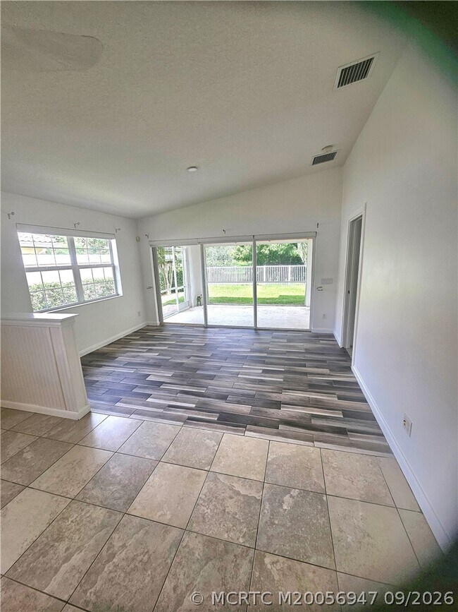 Foto del edificio - 11208 SW Pembroke Dr
