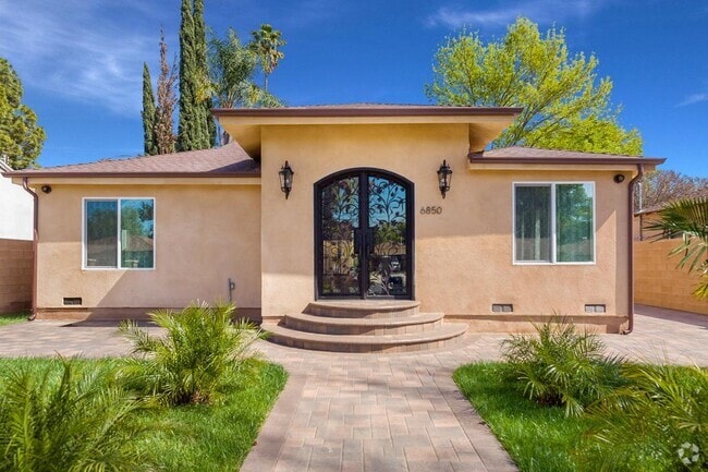 Building Photo - 6850 Encino Ave