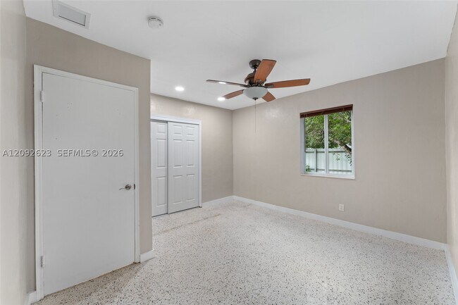 Foto del edificio - 6820 SW 77th Terrace