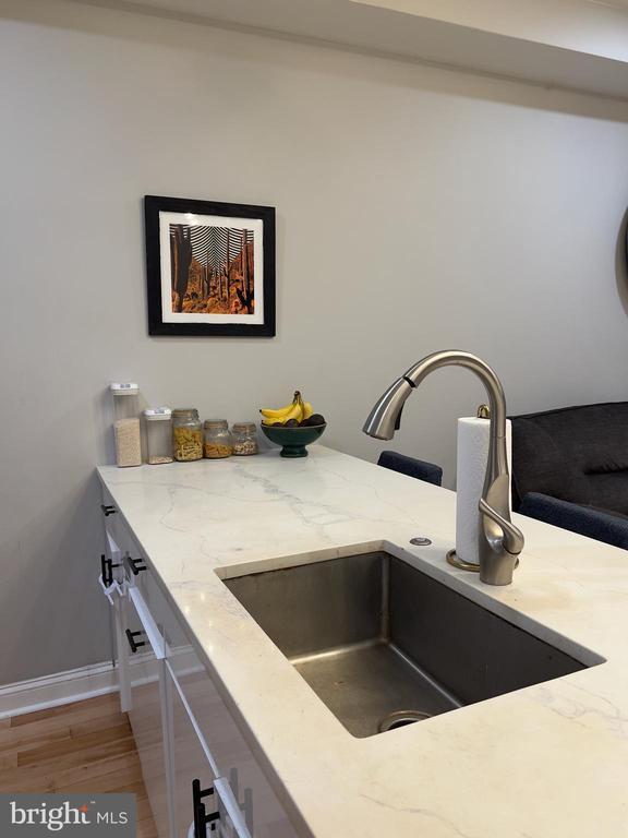 Foto del edificio - 991 N Marshall St