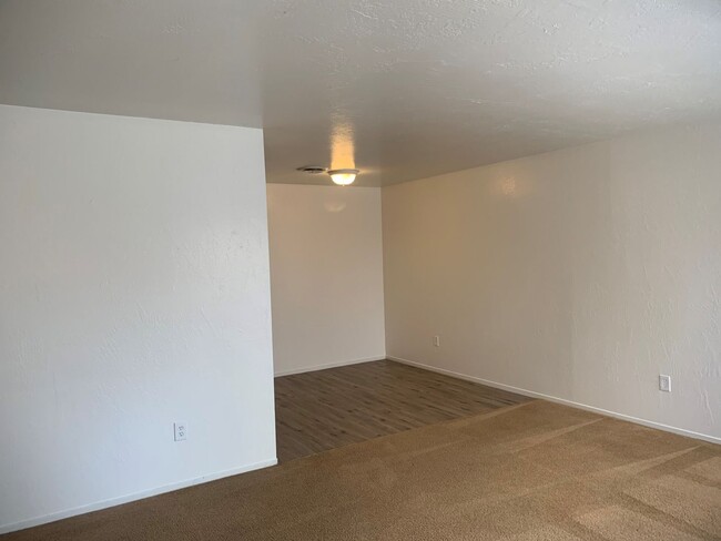 Foto del edificio - 7704 N Laurelglen Blvd
