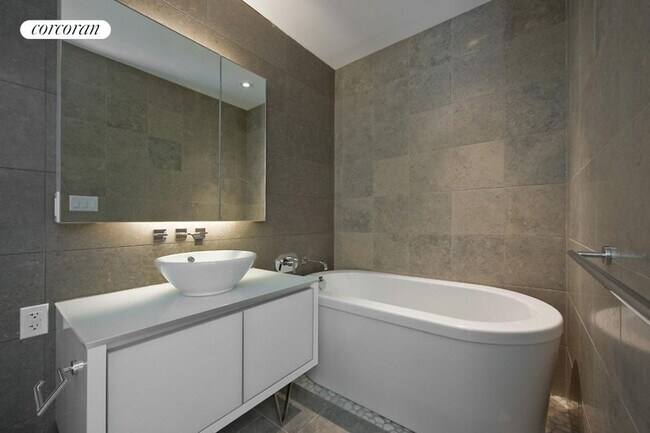 Foto del edificio - 252 W 46th St