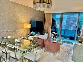 Building Photo - 200 Biscayne Blvd Way