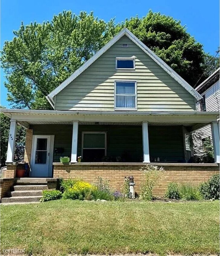Primary Photo - 3 br, 1 bath House - 944 E 24th St