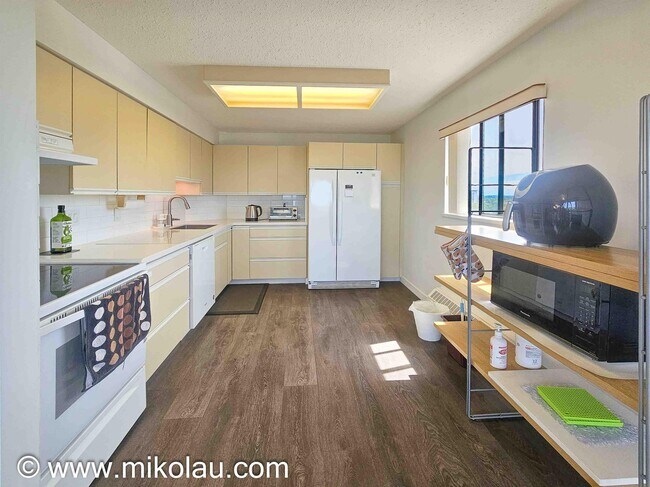 Photo du bâtiment - 6651 Minoru Blvd