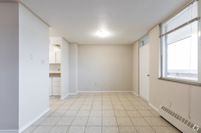 1 chambre + bureau, 1 salle de bain - 720 pi2 - Salle à manger - 11 Kendale Court Apartments