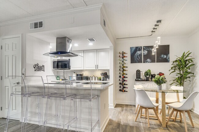 Foto del edificio - 8931 Blind Pass Rd