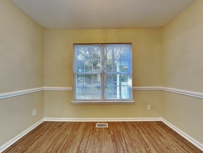 Foto del edificio - 6227 Dumont Ln